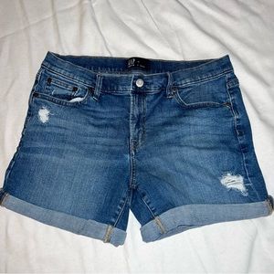 GAP SHORTS size 30 5" short rolled cuffed legs, distressed. Stretch. Medium